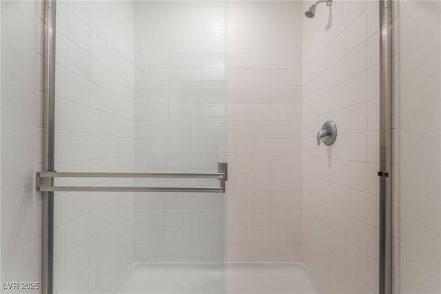 518 Descubir Ave, North Las Vegas, NV 89081 - bathroom featuring a shower stall