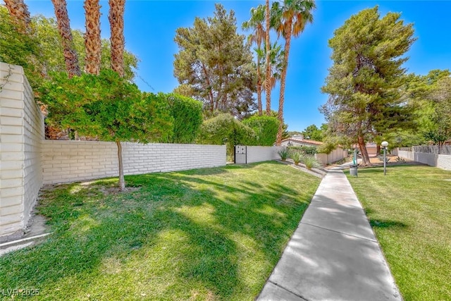 2101 Plaza Del Fuentes, Las Vegas, NV 89102 - view of fenced yard