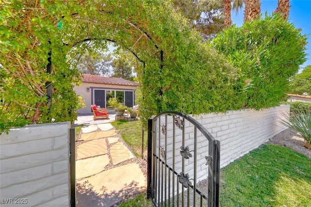 2101 Plaza Del Fuentes, Las Vegas, NV 89102 - view of gate
