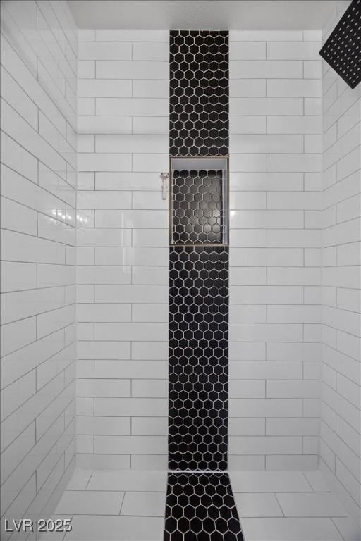 2088 Miner Way, Las Vegas, NV 89104 - full bathroom featuring tiled shower