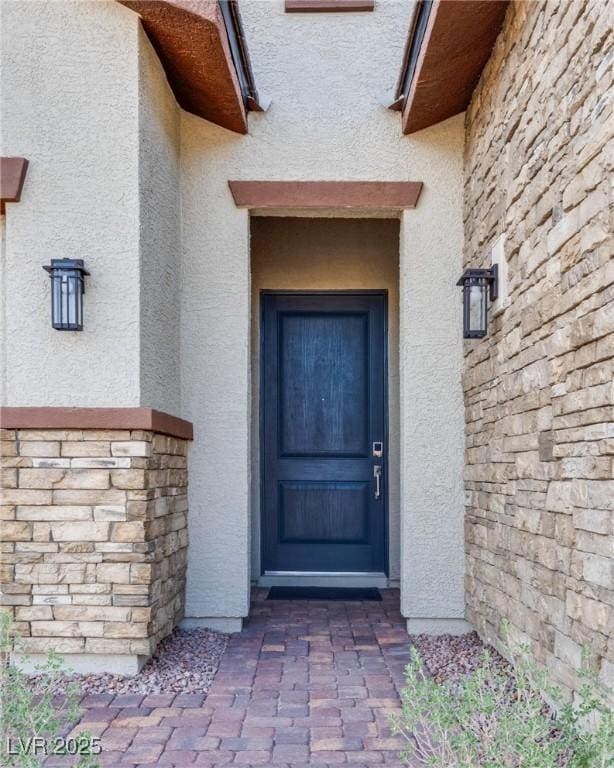 827 Klamath Springs St, Henderson, NV 89011 - property entrance with stucco siding and stone siding