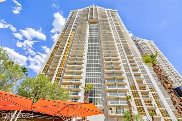135 E Harmon Ave Unit 2116, Las Vegas, NV 89109 - view of apartment building / complex