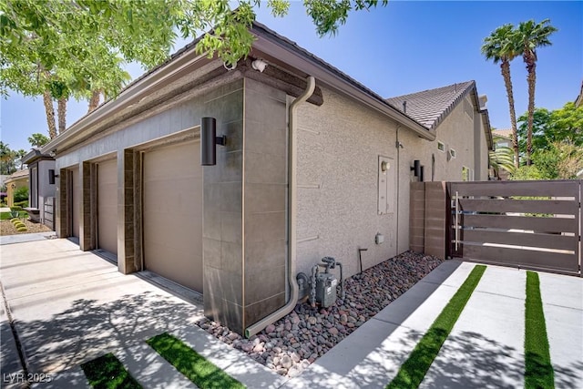 1509 Winslow St, Las Vegas, NV 89117 - view of side of home with a gate and stucco siding