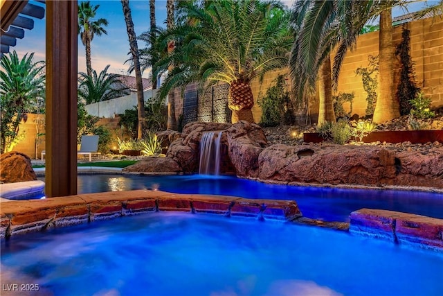 1509 Winslow St, Las Vegas, NV 89117 - pool at dusk with an in-ground hot tub and a fenced backyard
