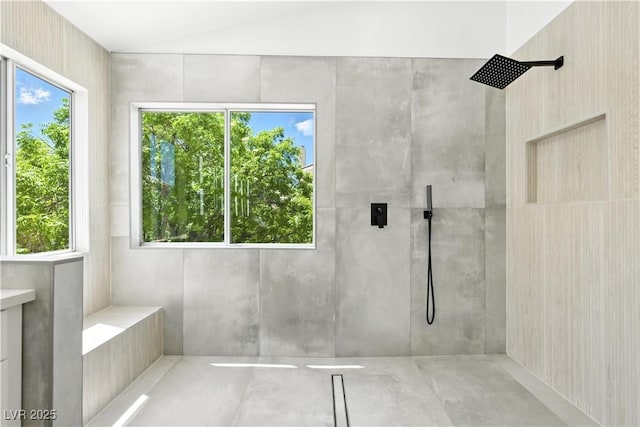 2105 Madagascar Ln, Las Vegas, NV 89117 - bathroom with a tile shower
