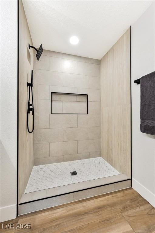 811 Spyglass Ln, Las Vegas, NV 89107 - bathroom featuring tiled shower and wood finished floors
