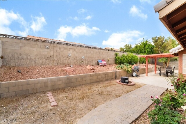 7517 Elk Meadows Ct, Las Vegas, NV 89131 - fenced backyard featuring a patio area and a pergola