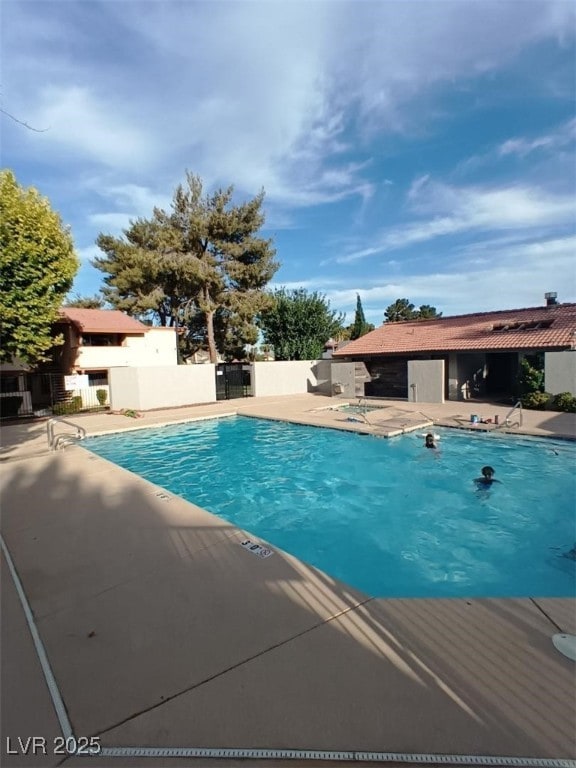 1515 E Reno Ave Unit D202, Las Vegas, NV 89119 - community pool with a patio area