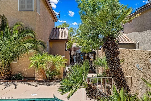 2042 Maple Springs St, Henderson, NV 89002 - view of yard featuring a gate