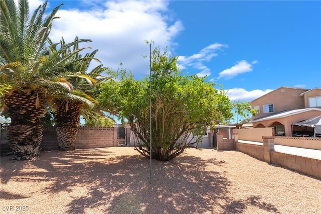 2749 Del Mar Pl, Las Vegas, NV 89169 - view of yard with a gate