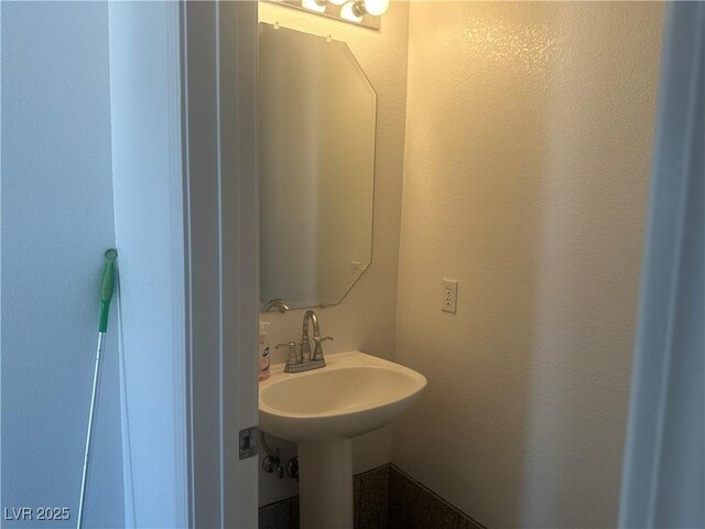 2406 Pebble Springs Ct, Henderson, NV 89074 - photo 12