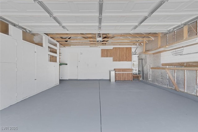 6808 Waterhen Cir, Las Vegas, NV 89108 - garage featuring water heater