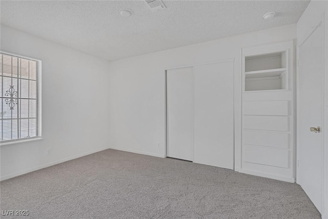 6808 Waterhen Cir, Las Vegas, NV 89108 - unfurnished bedroom featuring a textured ceiling, carpet, and a closet