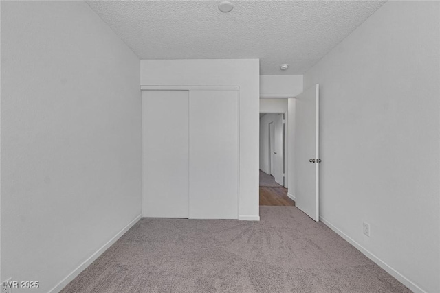 6808 Waterhen Cir, Las Vegas, NV 89108 - unfurnished bedroom featuring carpet floors, a textured ceiling, and a closet