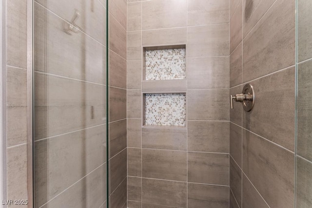 5735 Oak Bend Dr, Las Vegas, NV 89135 - bathroom featuring a tile shower