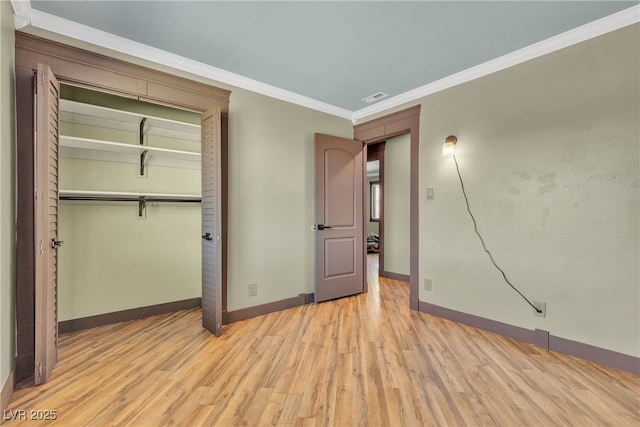 4272 Sheppard Dr, Las Vegas, NV 89121 - unfurnished bedroom featuring light wood-style flooring, a closet, and crown molding