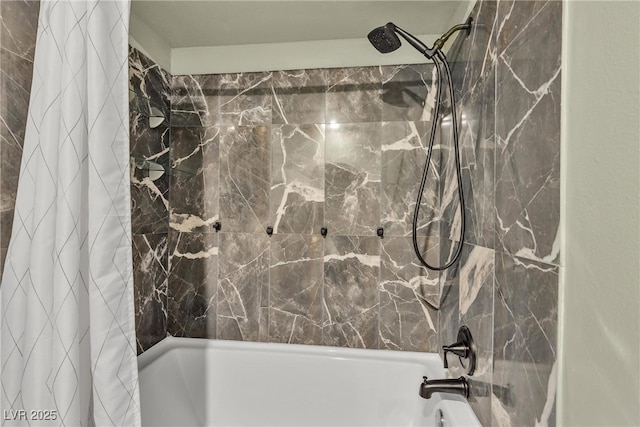 4272 Sheppard Dr, Las Vegas, NV 89121 - full bath featuring shower / bathtub combination with curtain
