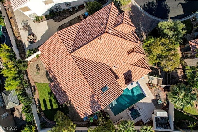 4651 Munich Ct, Las Vegas, NV 89147 - view from above of property featuring a pool area