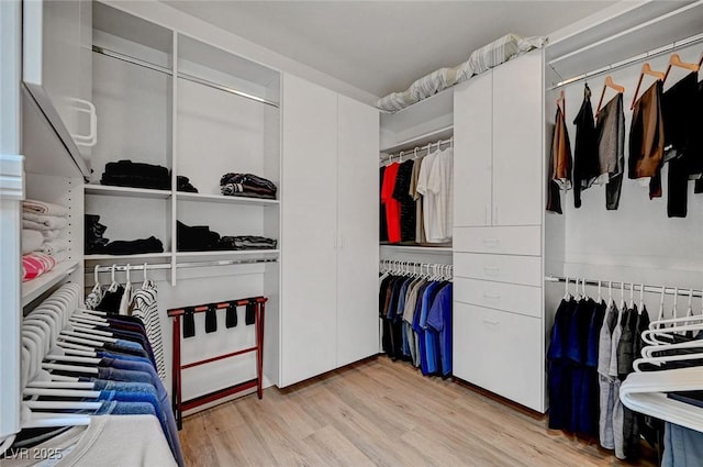 4936 Mountain Foliage Dr, Las Vegas, NV 89148 - walk in closet featuring light wood finished floors