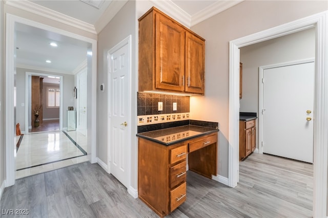 10331 Rio De Thule Ln, Las Vegas, NV 89135 - kitchen featuring ornamental molding, brown cabinets, light wood-type flooring, backsplash, and recessed lighting