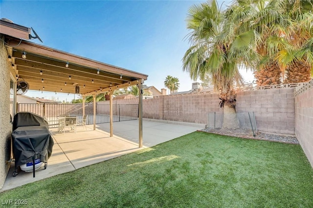 1708 Anzio St, Las Vegas, NV 89108 - fenced backyard with a patio area