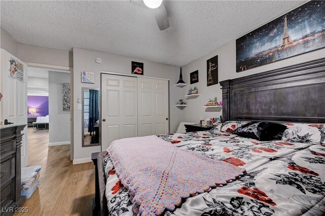 3928 Edgemoor Way, Las Vegas, NV 89121 - bedroom featuring light wood-style floors, a closet, a textured ceiling, and a ceiling fan