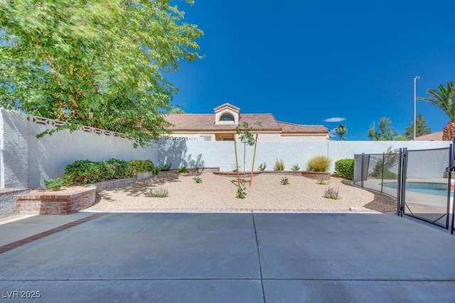 1926 Navarre Ln, Henderson, NV 89014 - fenced backyard featuring a patio area