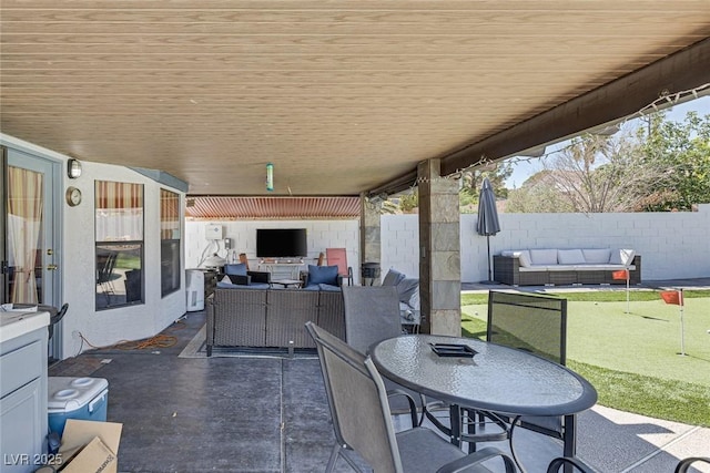 9100 Shelter Cove Ct, Las Vegas, NV 89117 - fenced backyard featuring an outdoor hangout area, a putting area, and a patio area