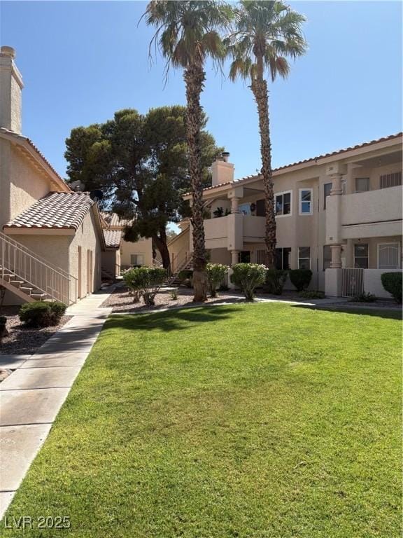 925 Falconhead Ln Unit 102, Las Vegas, NV 89128 - surrounding community with a yard