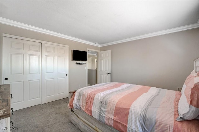 5516 Tantalum Ln, Las Vegas, NV 89122 - bedroom featuring crown molding, carpet flooring, and a closet