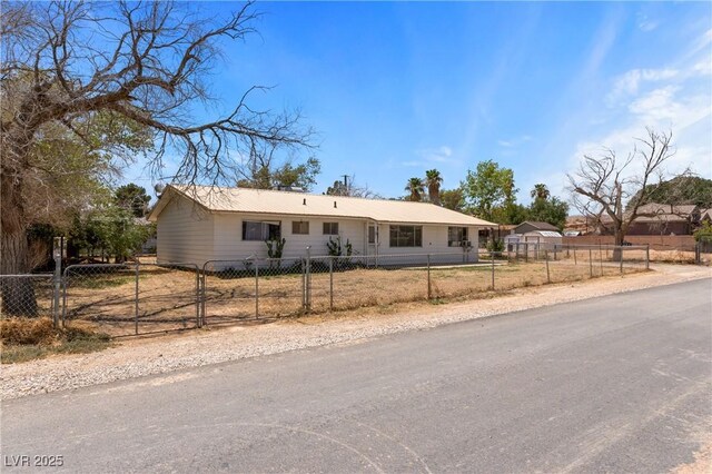 585 W Ingram Ave, Overton, NV 89040 - ranch-style home with a fenced front yard