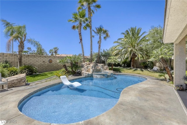 9905 Fox Springs Dr, Las Vegas, NV 89117 - view of pool featuring a fenced backyard, a patio, and an in-ground hot tub