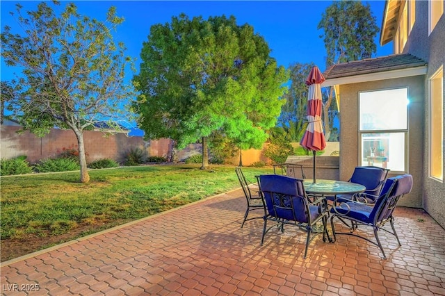 8812 Glenistar Gate Ave, Las Vegas, NV 89143 - fenced backyard with a patio and outdoor dining space