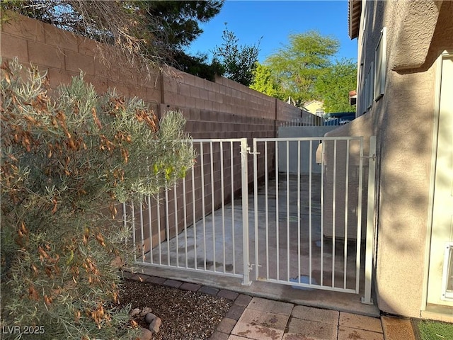 6293 Pavestone Ln, Las Vegas, NV 89142 - view of gate