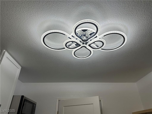 7885 W Flamingo Rd Unit 2129, Las Vegas, NV 89147 - detailed view of a chandelier