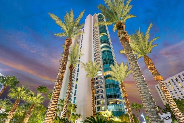 322 Karen Ave Unit 2501, Las Vegas, NV 89109 - photo 31