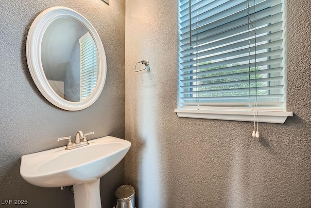 6125 Broken Slate Way, Las Vegas, NV 89139 - bathroom with a textured wall