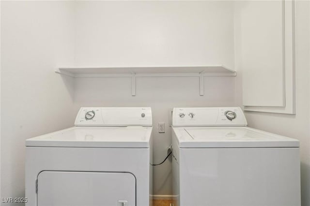 3609 Kingfishers Catch Ave, North Las Vegas, NV 89084 - laundry room with independent washer and dryer