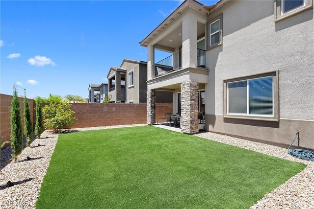 55 Strada Fontana, Henderson, NV 89011 - fenced backyard featuring a balcony and a patio