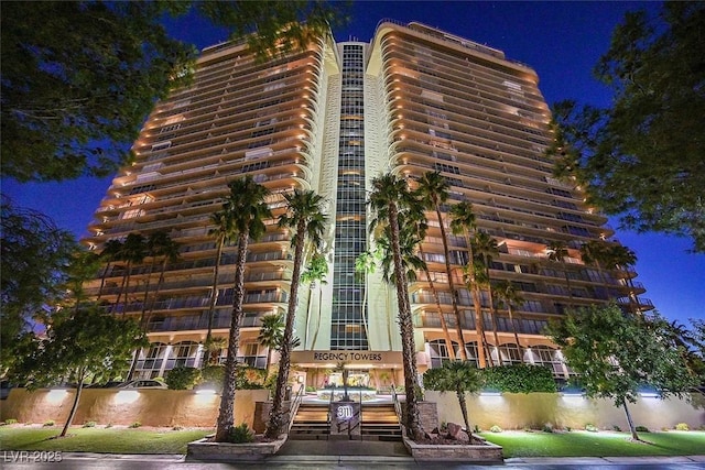 3111 Bel Air Dr Unit 7D, Las Vegas, NV 89109 - view of property at twilight