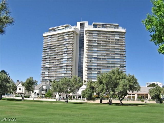 3111 Bel Air Dr Unit 7D, Las Vegas, NV 89109 - view of building exterior