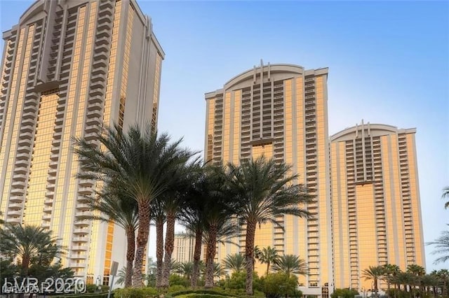 135 E Harmon Ave Unit 1703, Las Vegas, NV 89109 - view of building exterior