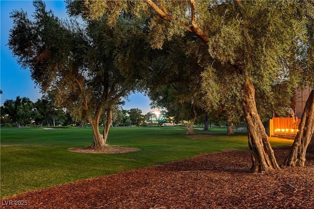 2851 Queens Courtyard Dr, Las Vegas, NV 89109 - photo 41