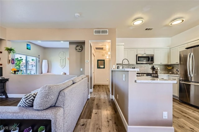 251 S Green Valley Pkwy Unit 3222, Henderson, NV 89012 - kitchen featuring stainless steel appliances, open floor plan, and wood finished floors