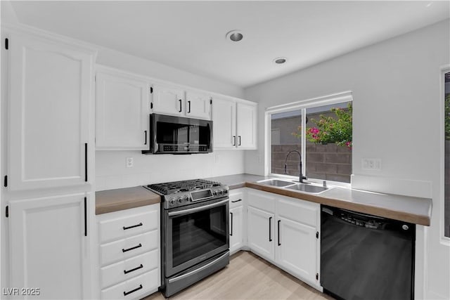 21 Rue De Degas, Henderson, NV 89074 - kitchen featuring stainless steel appliances, white cabinets, light wood finished floors, recessed lighting, and decorative backsplash
