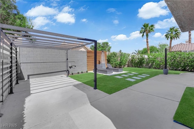 21 Rue De Degas, Henderson, NV 89074 - fenced backyard featuring a patio and a pergola