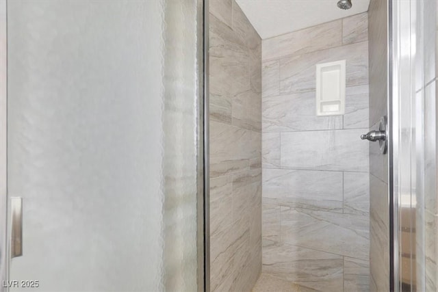 5005 Harmony Ave, Las Vegas, NV 89107 - full bathroom featuring a shower stall