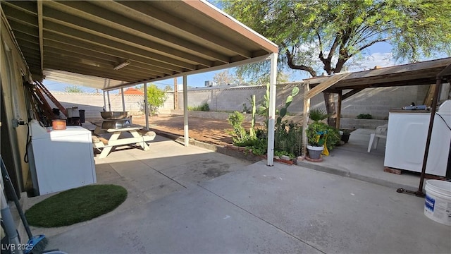 5209 Del Monte Ave, Las Vegas, NV 89146 - fenced backyard featuring a patio and independent washer and dryer