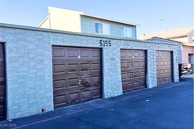 5155 Gray Ln, Las Vegas, NV 89119 - view of garage