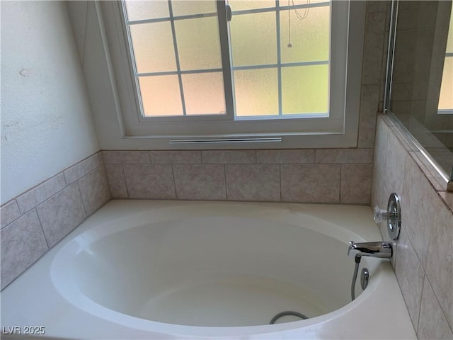 6704 Lost River Ct, Las Vegas, NV 89108 - full bath featuring a garden tub